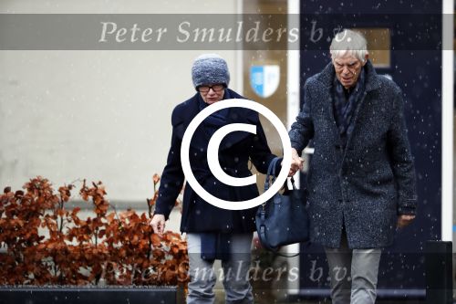 Maarssen 9 december 2017
Berend Boudewijn haalt zijn partrnber Martine Bijl op bij schoonheidssalon.