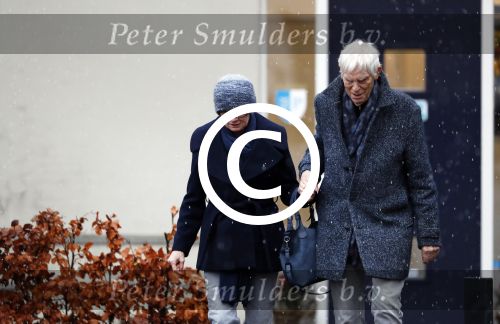 Maarssen 9 december 2017
Berend Boudewijn haalt zijn partrnber Martine Bijl op bij schoonheidssalon.