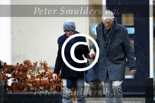 Maarssen 9 december 2017
Berend Boudewijn haalt zijn partrnber Martine Bijl op bij schoonheidssalon.