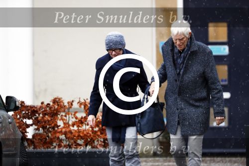Maarssen 9 december 2017
Berend Boudewijn haalt zijn partrnber Martine Bijl op bij schoonheidssalon.