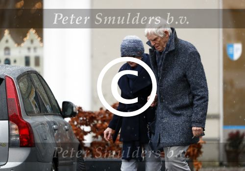 Maarssen 9 december 2017
Berend Boudewijn haalt zijn partrnber Martine Bijl op bij schoonheidssalon.