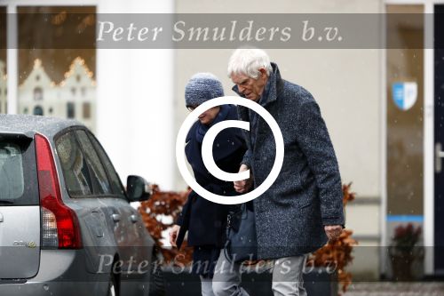 Maarssen 9 december 2017
Berend Boudewijn haalt zijn partrnber Martine Bijl op bij schoonheidssalon.