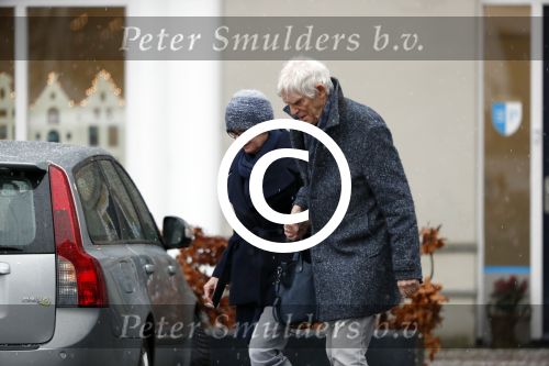 Maarssen 9 december 2017
Berend Boudewijn haalt zijn partrnber Martine Bijl op bij schoonheidssalon.