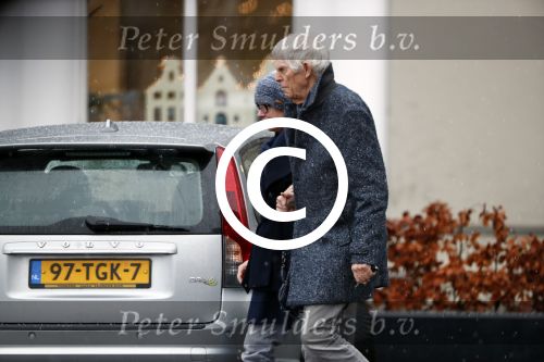 Maarssen 9 december 2017
Berend Boudewijn haalt zijn partrnber Martine Bijl op bij schoonheidssalon.