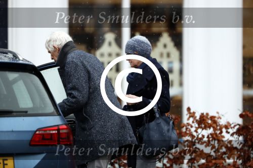 Maarssen 9 december 2017
Berend Boudewijn haalt zijn partrnber Martine Bijl op bij schoonheidssalon.
