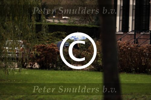 Maarssen 9 december 2017
Berend Boudewijn haalt zijn partrnber Martine Bijl op bij schoonheidssalon.