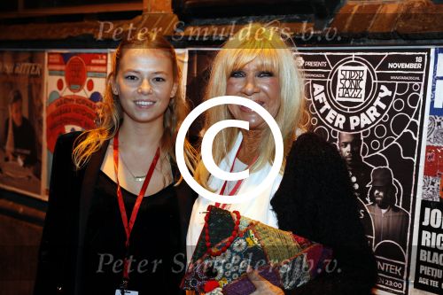 Amsterdam 16 november 2017 
Optreden Marco Borsato en presentatie cd in paradiso. Mary Borsato met kleinkinderen Jada Luca Senna Romy en Leontine Borsato