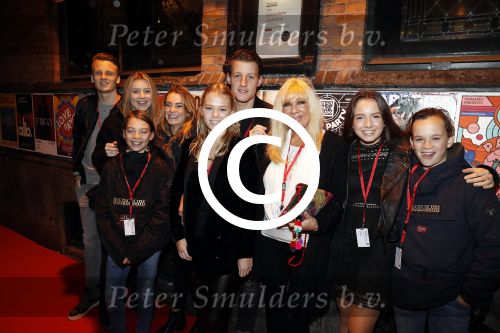 Amsterdam 16 november 2017 
Optreden Marco Borsato en presentatie cd in paradiso. Mary Borsato met kleinkinderen Jada Luca Senna Romy en Leontine Borsato