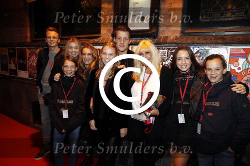 Amsterdam 16 november 2017 
Optreden Marco Borsato en presentatie cd in paradiso. Mary Borsato met kleinkinderen Jada Luca Senna Romy en Leontine Borsato