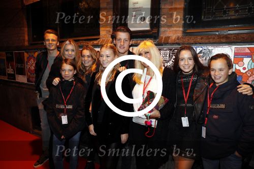Amsterdam 16 november 2017 
Optreden Marco Borsato en presentatie cd in paradiso. Mary Borsato met kleinkinderen Jada Luca Senna Romy en Leontine Borsato