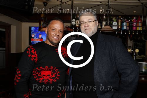 Den Bosch 24 november 2017
Uitreiking cd Michael v d Plas en Bianca. Dj Jean reikt hem uit. manager Jake Hampel