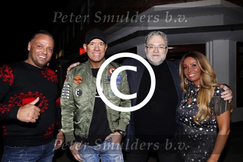 Den Bosch 24 november 2017
Uitreiking cd Michael v d Plas en Bianca. Dj Jean reikt hem uit.