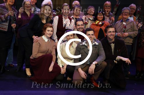 Utrecht 12 december 2017
Premiere Hendrik Groen in schouwburg Utrecht.
De cast bestaat uit Beau Schneider, Mike Weerts, Plien van Bennekom/Cynthia Abma, Myrthe Burger, Rufus Hegeman, Britte Lagcher