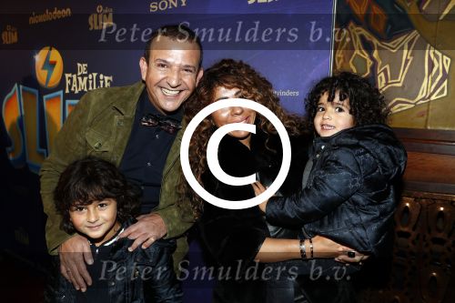 Amsterdam 3 december 2017
Premiere Familie Slim in Tuschinski.
Najib Amhali met zijn vrouw Niama en hun kinderen