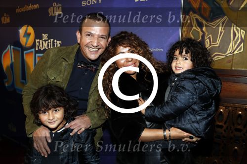 Amsterdam 3 december 2017
Premiere Familie Slim in Tuschinski.
Najib Amhali met zijn vrouw Niama en hun kinderen