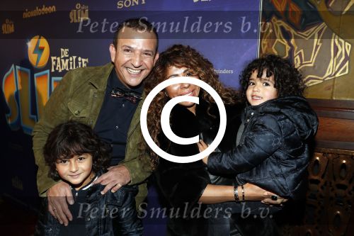 Amsterdam 3 december 2017
Premiere Familie Slim in Tuschinski.
Najib Amhali met zijn vrouw Niama en hun kinderen