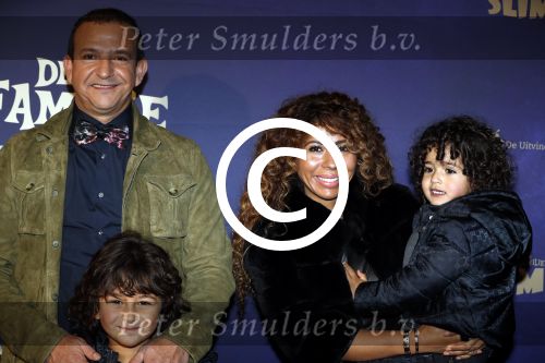 Amsterdam 3 december 2017
Premiere Familie Slim in Tuschinski.
Najib Amhali met zijn vrouw Niama en hun kinderen