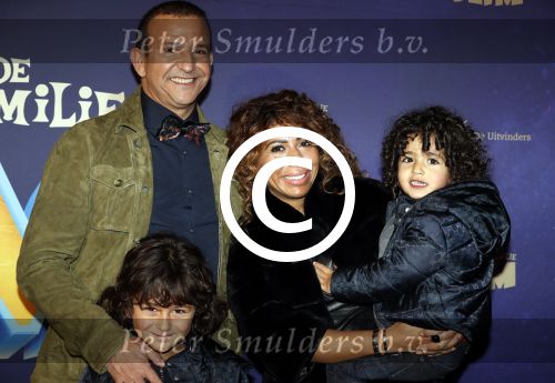 Amsterdam 3 december 2017
Premiere Familie Slim in Tuschinski.
Najib Amhali met zijn vrouw Niama en hun kinderen