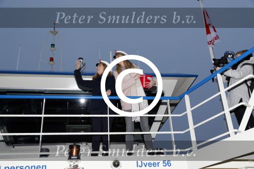 Amsterdam 1 december 2017
Wereld aidsdag met Nicolette Kluijver en Angela Groothuizen.
Ze varen met de pond achter Centraal Station naar de overkant van het IJ