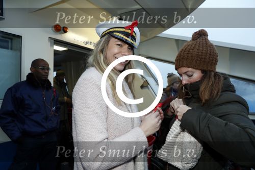 Amsterdam 1 december 2017
Wereld aidsdag met Nicolette Kluijver en Angela Groothuizen.
Ze varen met de pond achter Centraal Station naar de overkant van het IJ