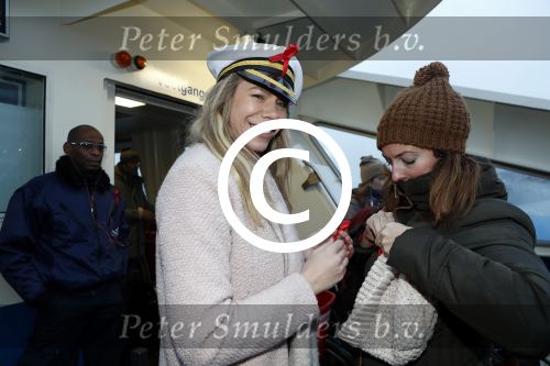 Amsterdam 1 december 2017
Wereld aidsdag met Nicolette Kluijver en Angela Groothuizen.
Ze varen met de pond achter Centraal Station naar de overkant van het IJ