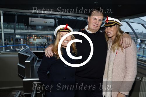 Amsterdam 1 december 2017
Wereld aidsdag met Nicolette Kluijver en Angela Groothuizen.
Ze varen met de pond achter Centraal Station naar de overkant van het IJ