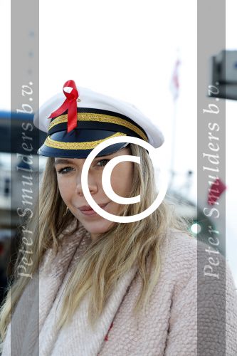 Amsterdam 1 december 2017
Wereld aidsdag met Nicolette Kluijver en Angela Groothuizen.
Ze varen met de pond achter Centraal Station naar de overkant van het IJ