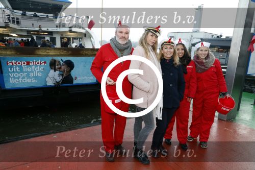 Amsterdam 1 december 2017
Wereld aidsdag met Nicolette Kluijver en Angela Groothuizen.
Ze varen met de pond achter Centraal Station naar de overkant van het IJ