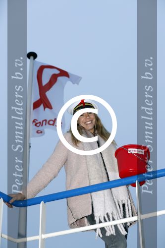 Amsterdam 1 december 2017
Wereld aidsdag met Nicolette Kluijver en Angela Groothuizen.
Ze varen met de pond achter Centraal Station naar de overkant van het IJ