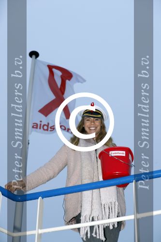 Amsterdam 1 december 2017
Wereld aidsdag met Nicolette Kluijver en Angela Groothuizen.
Ze varen met de pond achter Centraal Station naar de overkant van het IJ