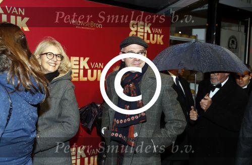 Amsterdam 27 november 2017
Premiere gek van geluk in Tuschinski.Owen Schumacher met zijn vrouw (links)