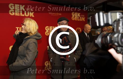 Amsterdam 27 november 2017
Premiere gek van geluk in Tuschinski.Owen Schumacher met zijn vrouw (links)