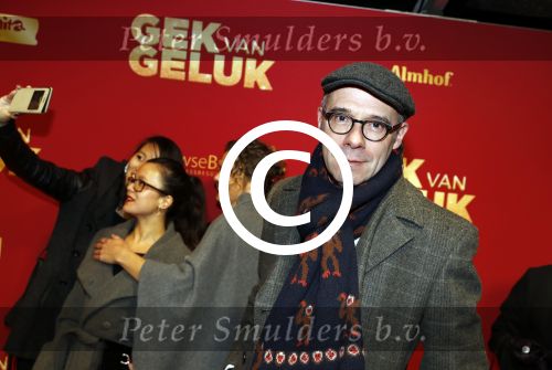 Amsterdam 27 november 2017
Premiere gek van geluk in Tuschinski.Owen Schumacher met zijn vrouw (links)