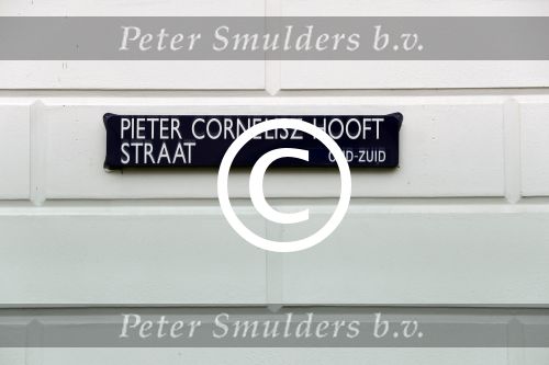 Amsterdam 2 december 2017
Albert Verlinde vertrekt vanaf zijn appartement op de pc hooftstraat naar Almere waar hij opnames heeft van de kwis in de studio van Paul de Leeuw