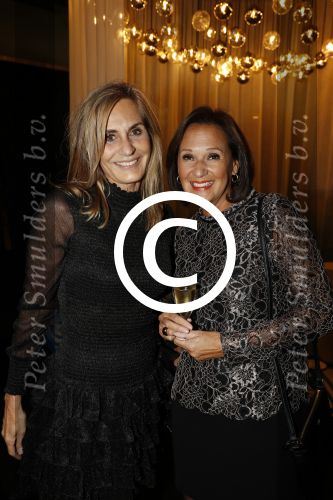 Amsterdam 7 december 2017
Luxury fair in de RAI. Patricia Klaver met een vriendin