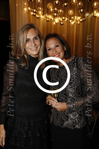 Amsterdam 7 december 2017
Luxury fair in de RAI. Patricia Klaver met een vriendin