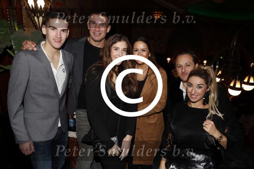 Amsterdam 3 december 2017
Premiere Familie Slim in Tuschinski.
Peter Aerts met vrouw kinderen en vrienden