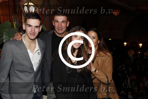 Amsterdam 3 december 2017
Premiere Familie Slim in Tuschinski.
Peter Aerts met vrouw kinderen en vrienden