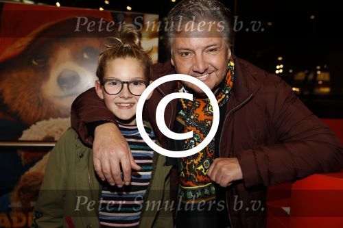 Amsterdam 6 december 2017
Premiere Paddington in Pathe Arena. Rene Froger met kleindochter Charlie
