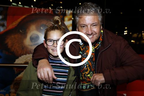 Amsterdam 6 december 2017
Premiere Paddington in Pathe Arena. Rene Froger met kleindochter Charlie