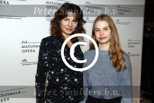 Amsterdam 1 december 2017 
Ballet voorstelling in de Stopera in Amsterdam. Rifka Lodeizen met dochter