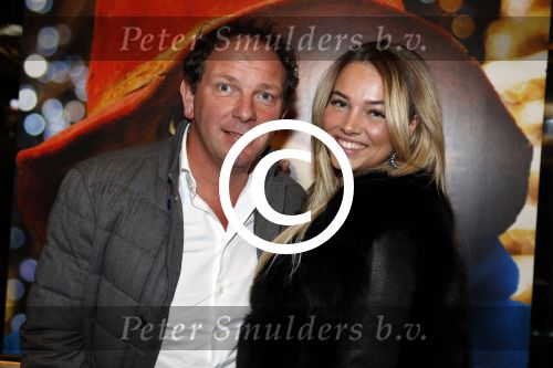 Amsterdam 6 december 2017
Premiere Paddington in Pathe Arena. Robert leroy met zijn nieuwe vriendin Jamie de Boer en 2 kinderen