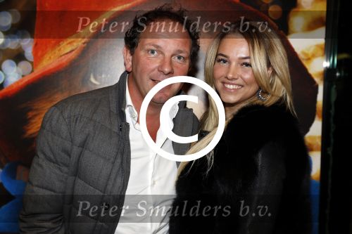 Amsterdam 6 december 2017
Premiere Paddington in Pathe Arena. Robert leroy met zijn nieuwe vriendin Jamie de Boer en 2 kinderen