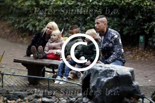 Kaatsheuvel 19 november 2017
Barbie ( Samantha de Jong) in de efteling met haar kinderen en viend Rolf Tangel met zoontje