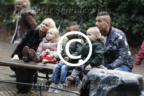 Kaatsheuvel 19 november 2017
Barbie ( Samantha de Jong) in de efteling met haar kinderen en viend Rolf Tangel met zoontje