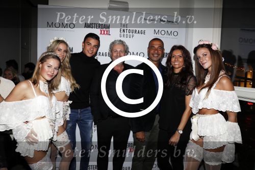 Amsterdam 28 november 2017
Presentatie Amsterdam XXXL in Momo\'s. Het magazine wordt uitgegeven door Mark Teurlings. Ruud Gullit met zijn vriendin Karin de Rooy ( haar zoon ) en zijn dochter Felicity