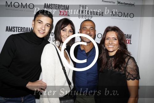 Amsterdam 28 november 2017
Presentatie Amsterdam XXXL in Momo\'s. Het magazine wordt uitgegeven door Mark Teurlings. Ruud Gullit met zijn vriendin Karin de Rooy ( haar zoon ) en zijn dochter Felicity