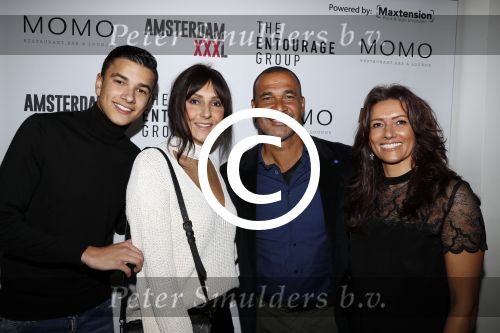 Amsterdam 28 november 2017
Presentatie Amsterdam XXXL in Momo\'s. Het magazine wordt uitgegeven door Mark Teurlings. Ruud Gullit met zijn vriendin Karin de Rooy ( haar zoon ) en zijn dochter Felicity