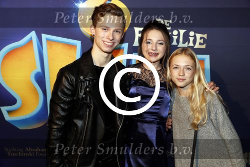 Amsterdam 3 december 2017
Premiere Familie Slim in Tuschinski.
sara Dol met ...