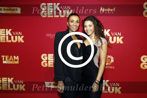 Amsterdam 27 november 2017
Premiere gek van geluk in Tuschinski. Sophia Wezer met dochter